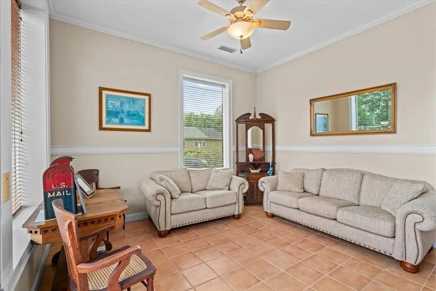 More Photos Of 313 Wolfe St, Cohutta Office For Sale