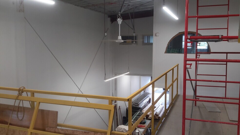 More Photos Of 854 Boyd Ave, Ottawa Warehouse For Lease