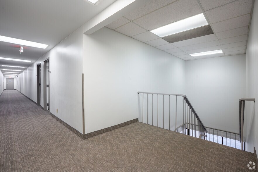 More Photos Of 2821 Lackland Rd, Fort Worth Office For Sale