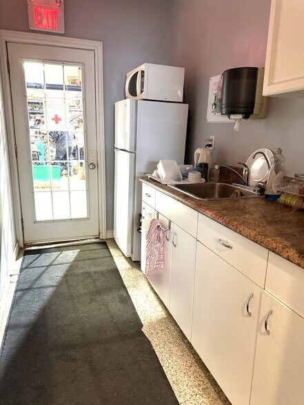 More Photos Of 218 Lockhart Rd, Barrie Service For Sale
