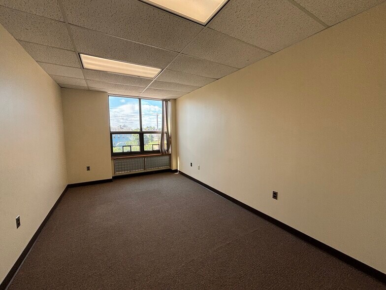 More Photos Of 40 Winter St, Rochester Office For Sale