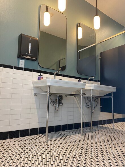 More Photos Of 311 N Bois D Arc Ave, Tyler Storefront Retail Office For Lease