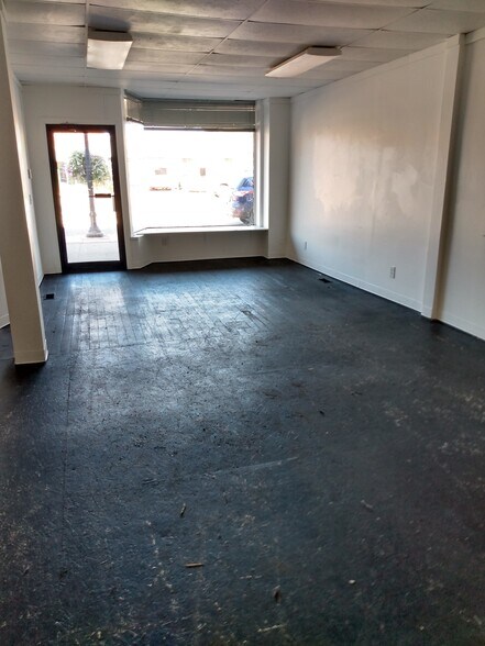 More Photos Of 128 E Allegan St, Otsego Storefront Retail Residential For Lease