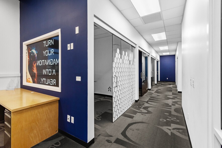 More Photos Of 11105 Steele St S, Tacoma Flex For Lease