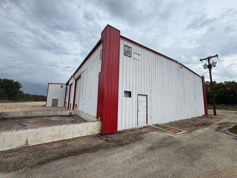 More Photos Of 9182 S US Highway 79, Palestine Service For Sale