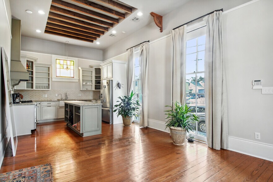 More Photos Of 5631 Magazine St, New Orleans Office For Sale