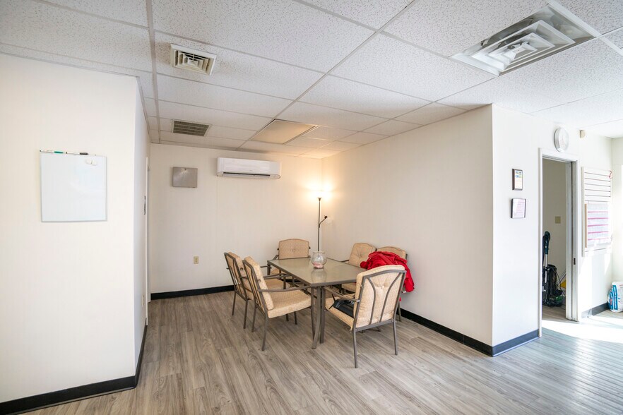 More Photos Of 3340 E Pleasant Valley Blvd, Altoona Freestanding For Sale