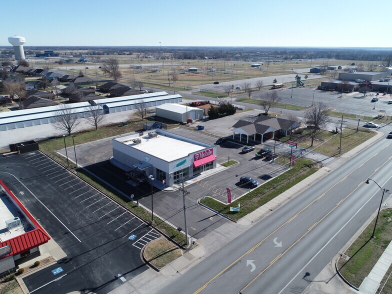 More Photos Of 2530 Grand Ave, Carthage General Retail For Sale