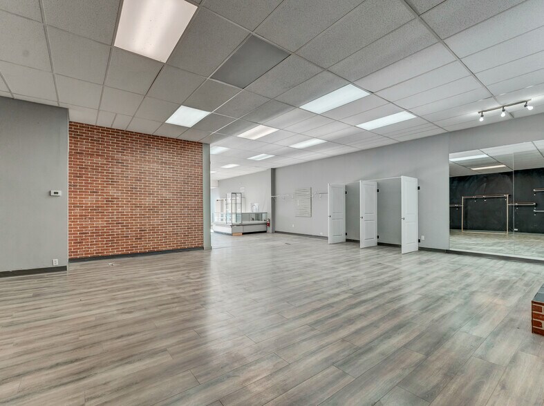 More Photos Of 622 3 St SE, Medicine Hat General Retail For Lease