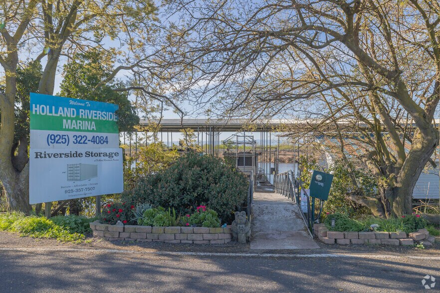 More Photos Of 7000 Holland Tract Rd, Brentwood Marina For Sale