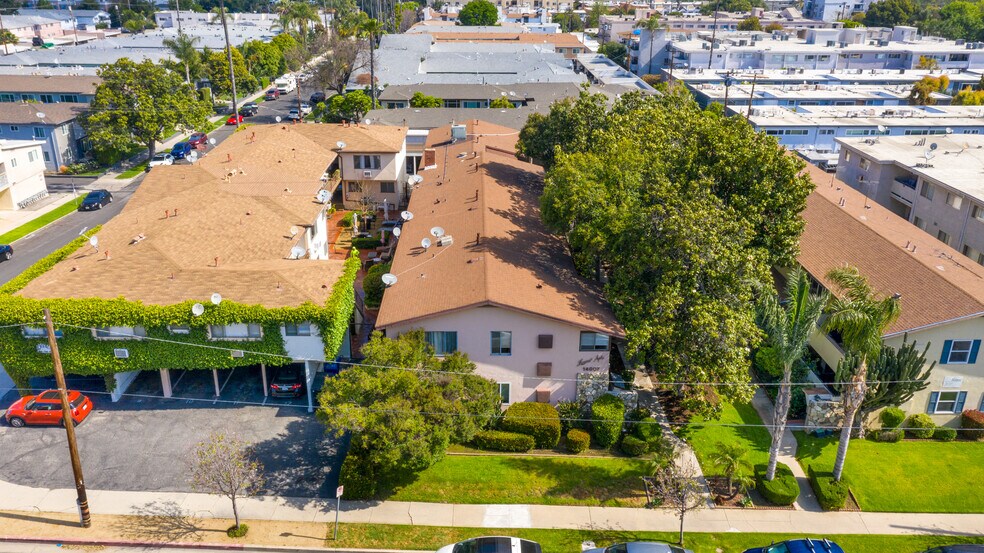 More Photos Of 14007 Moorpark St, Sherman Oaks Apartments For Sale