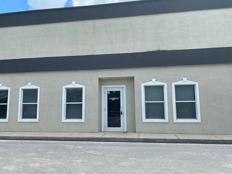 More Photos Of 2047-2071 Global Ct, Sarasota Warehouse For Lease