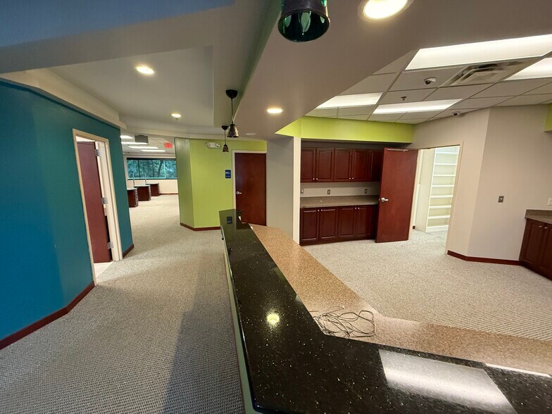 More Photos Of 39525 14 Mile Rd, Novi Medical For Lease