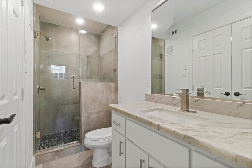 More Photos Of 319 Eastwood St, Houston Apartments For Sale