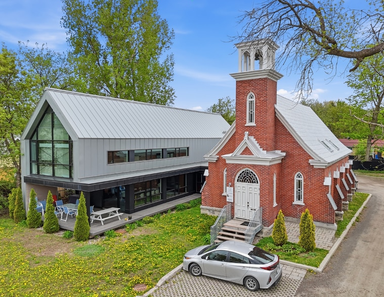 Primary Photo Of 1011 Rue Saint-Louis, Terrebonne Office For Lease