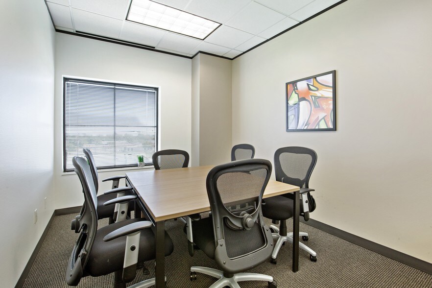 More Photos Of 1 Chisholm Trail Rd, Round Rock Office For Lease