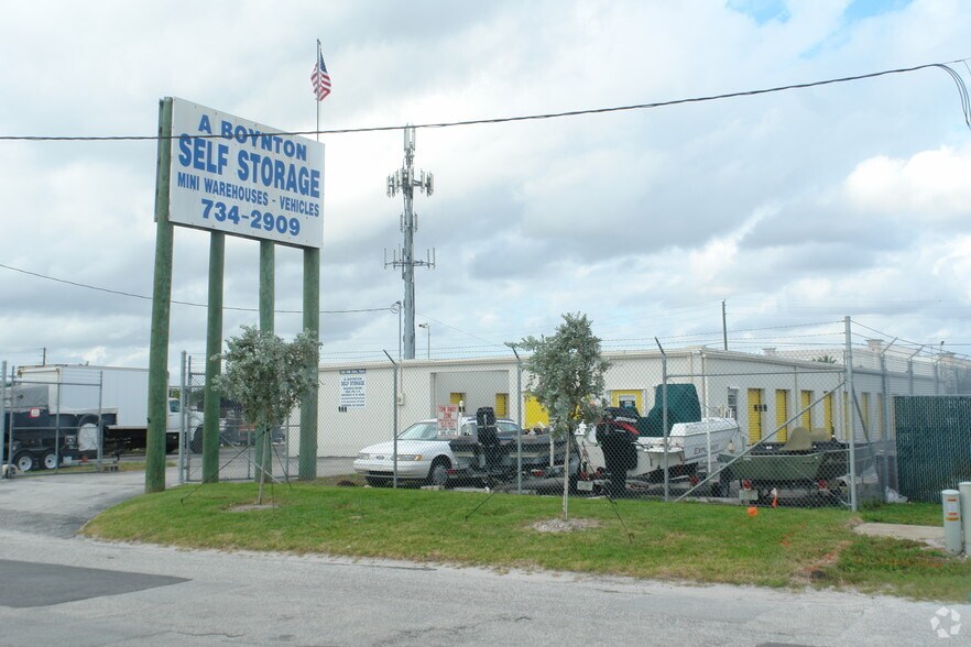 Primary Photo Of 125 31st Ter S, Boynton Beach Self Storage For Lease