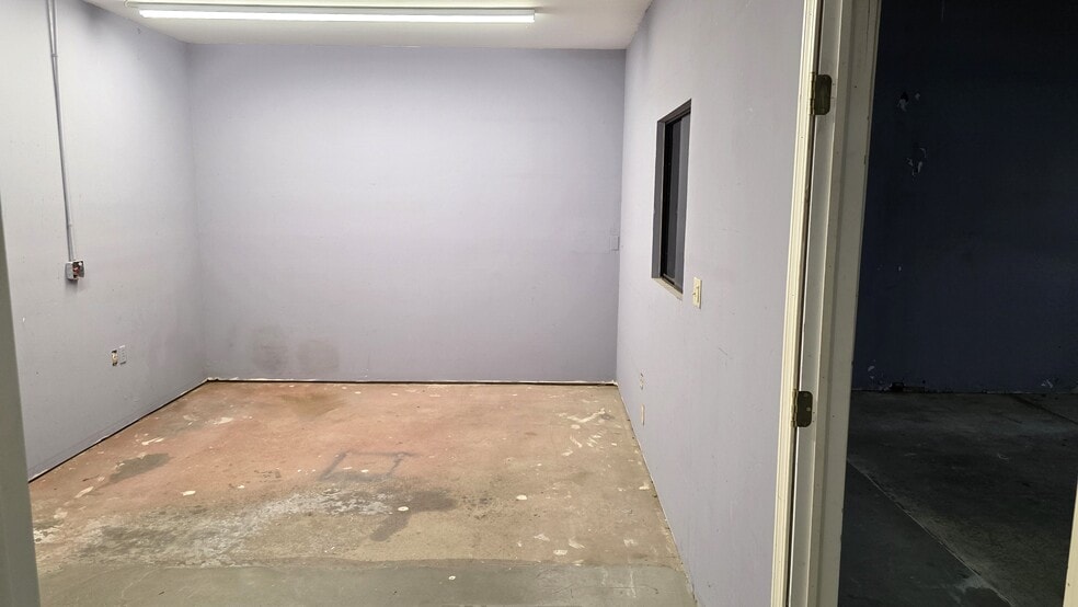 More Photos Of 122 Spring St, Southington Warehouse For Sale