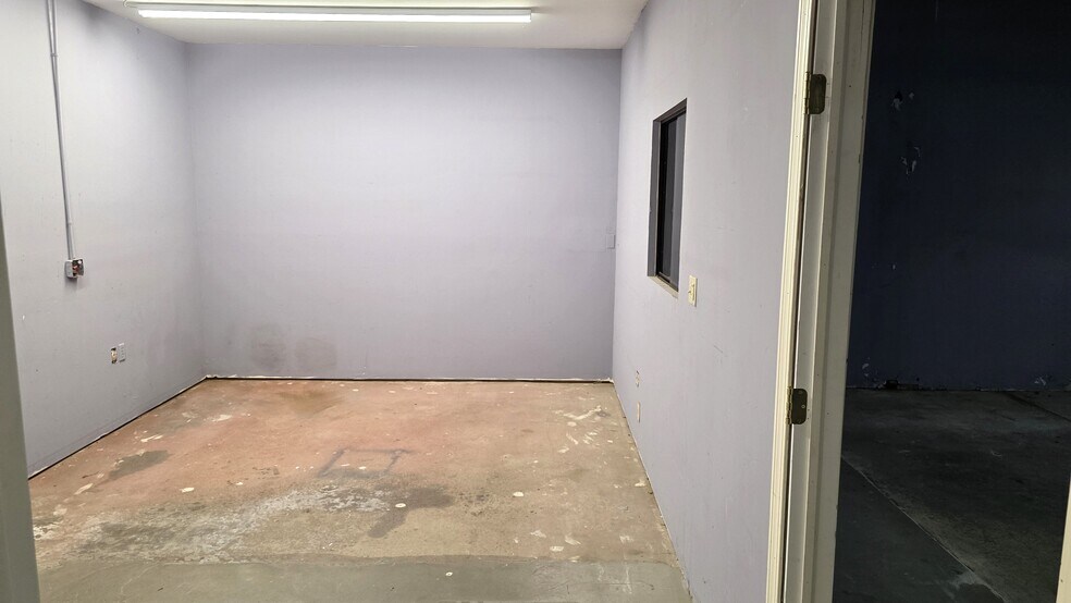 More Photos Of 122 Spring St, Southington Warehouse For Sale