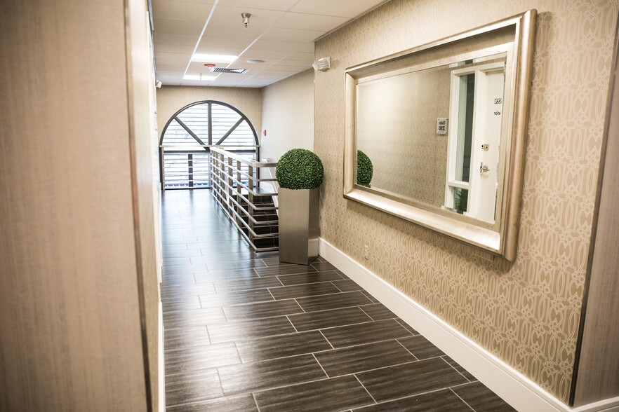 More Photos Of 2500 Tamiami Trl N, Naples Storefront For Lease