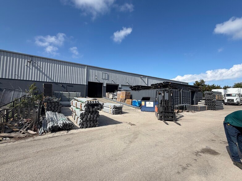Primary Photo Of 11475-11487 Rocket Blvd, Orlando Warehouse For Lease