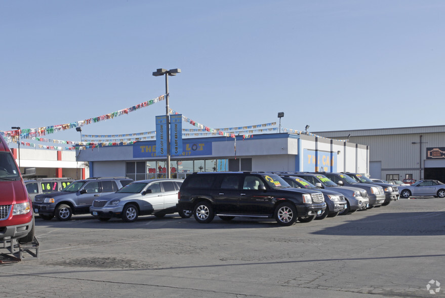 Primary Photo Of 401 San Felipe Rd, Hollister Auto Dealership For Lease