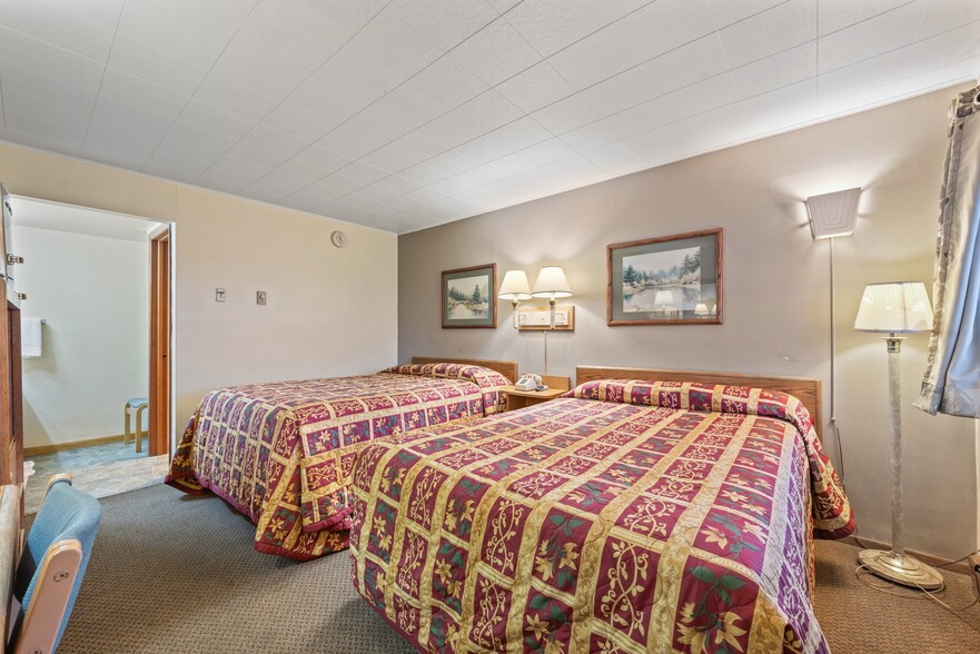 More Photos Of 1510 Adams Ave, La Grande Hotel For Sale