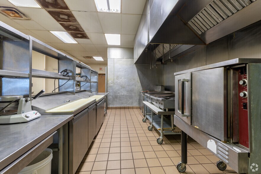 More Photos Of 1660 Fort St, Lincoln Park Bar For Sale