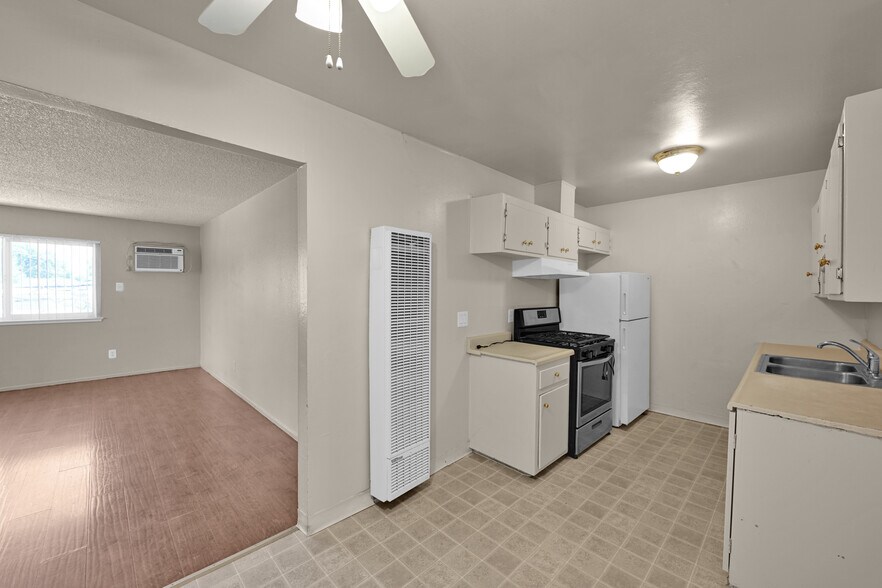 More Photos Of 4549 Ashcroft Ave, Sacramento Apartments For Sale