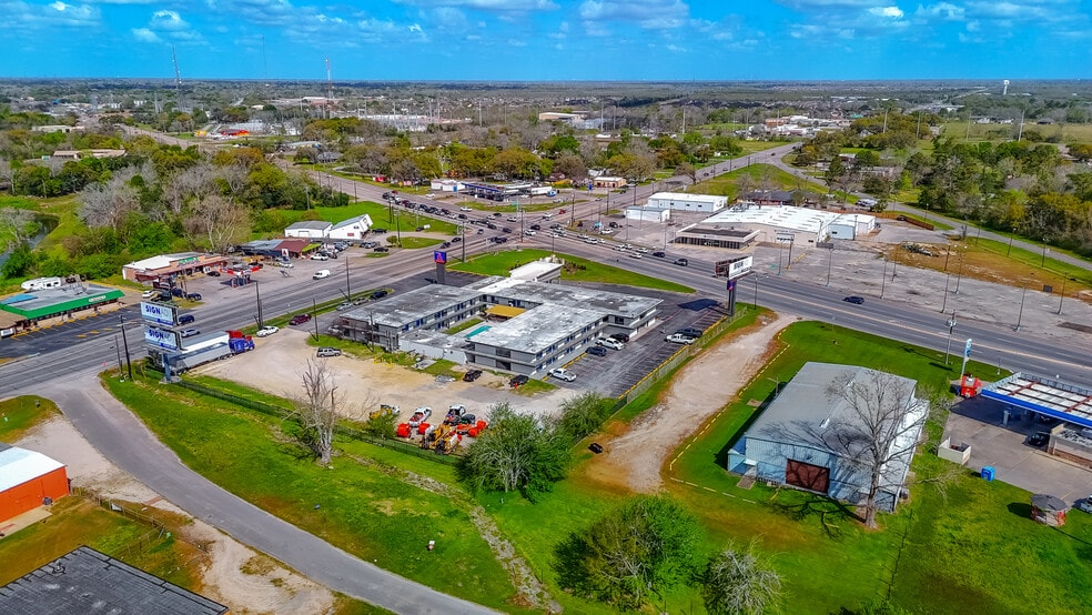 More Photos Of 110 E Highway 6, Alvin Hotel For Sale