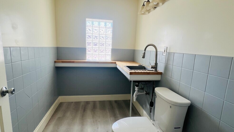 More Photos Of 919 E Bonneville Ave, Las Vegas Loft Creative Space For Sale