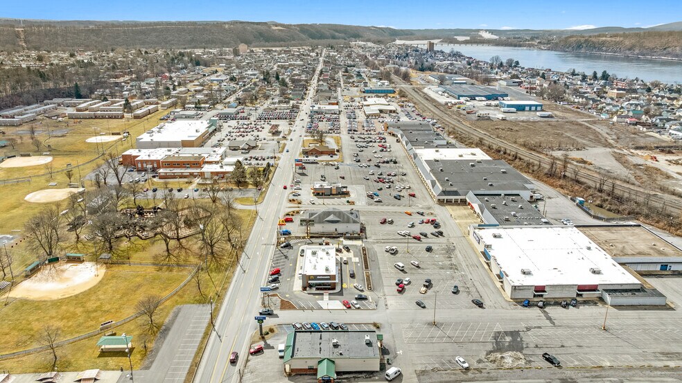 More Photos Of 1183 N 4th St, Sunbury General Retail For Sale