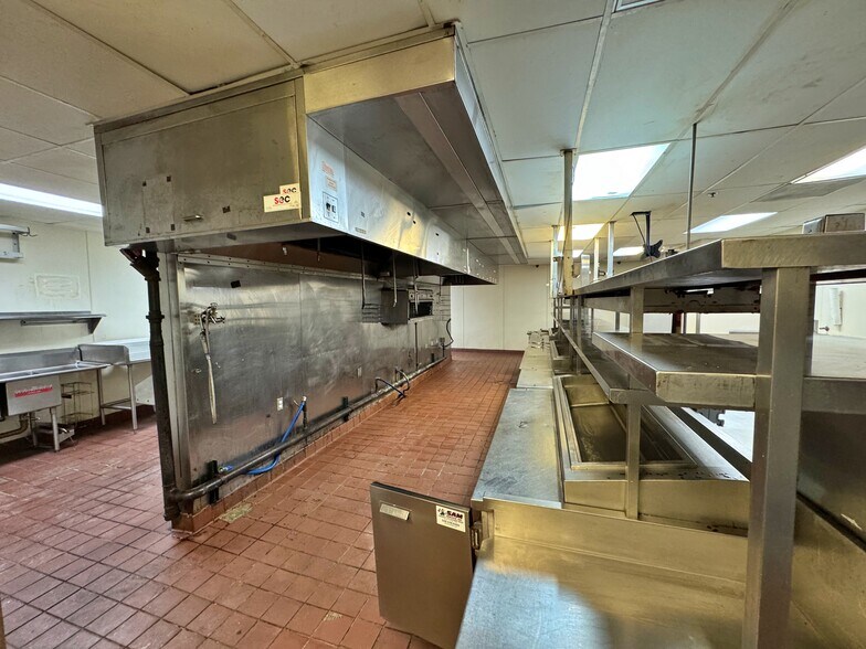 More Photos Of 1355 Apalachee Pky, Tallahassee Hotel For Lease