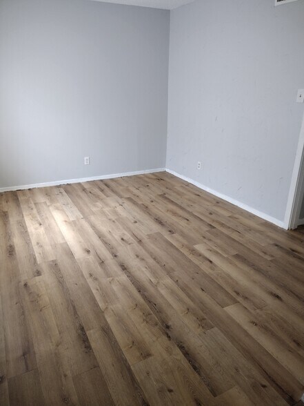 More Photos Of 2300 S 8th St, Lamesa Apartments For Sale