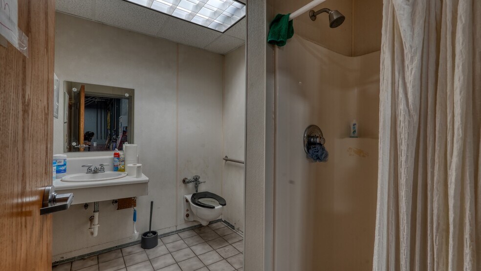 More Photos Of 1334-1340 Oxford Ave, Cambridge Warehouse For Lease