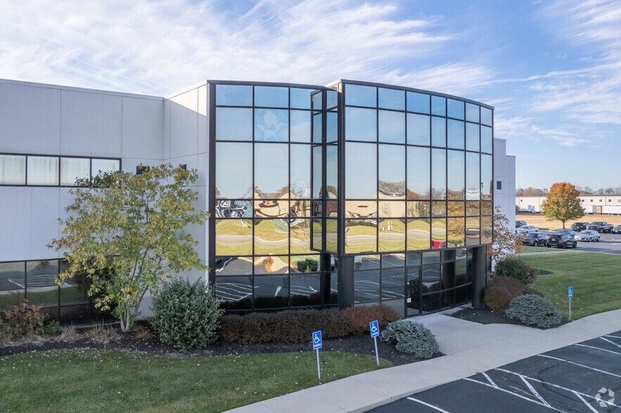 More Photos Of 1637 Kingsview Dr, Lebanon Distribution For Lease