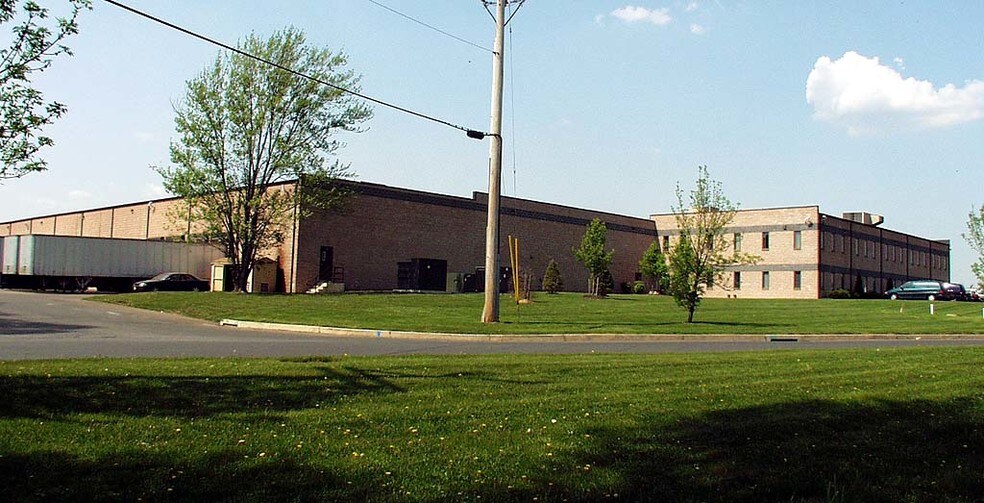 More Photos Of 100 Louise Dr, Ivyland Warehouse For Lease
