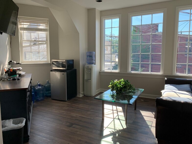 More Photos Of 438 Division St, Sewickley Office For Lease