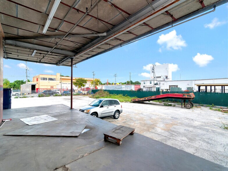 More Photos Of 2770 NW 24th St, Miami Warehouse For Lease