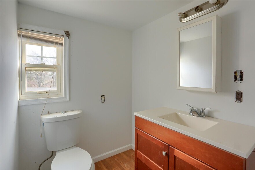 More Photos Of 145 Chamberlaine Ave, Pottsville Flex For Sale