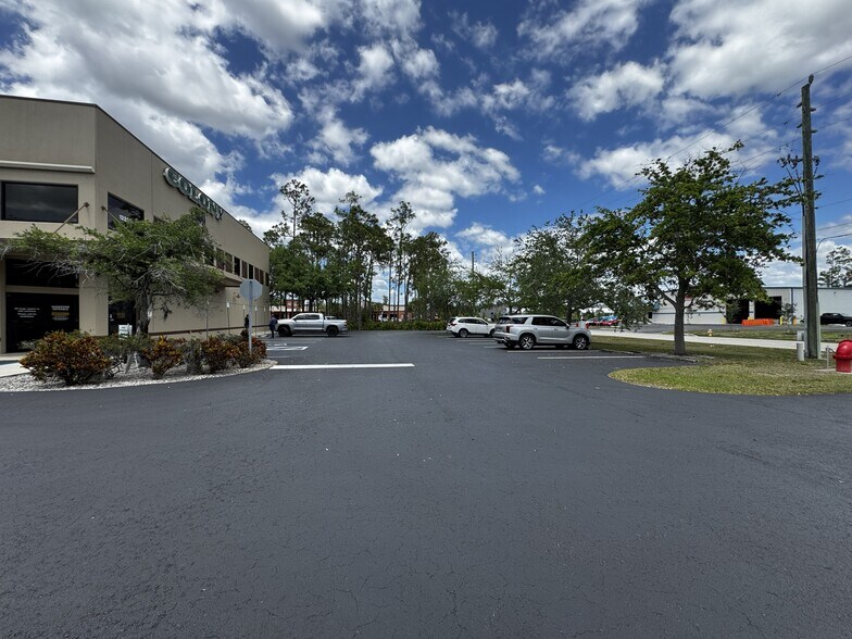 More Photos Of 12290 Crystal Commerce Loop, Fort Myers Flex For Lease
