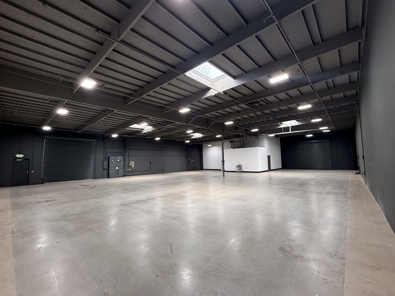 More Photos Of 2292 N Batavia St, Orange Warehouse For Sale