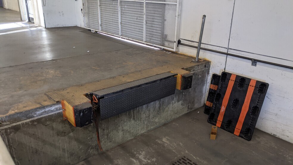 More Photos Of 15507-15517 Broadway Center St, Gardena Warehouse For Lease