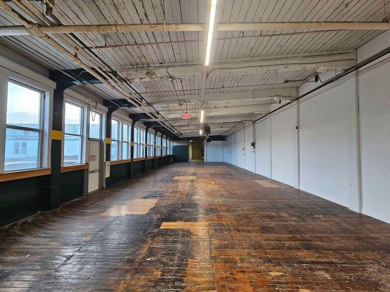 More Photos Of 100 Business St, Hyde Park Unknown For Lease