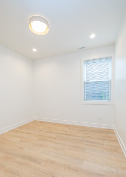 More Photos Of 6050 Eberhart ave, Chicago Apartments For Sale