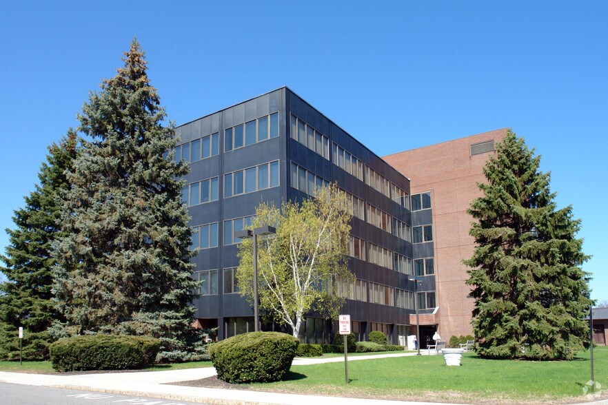 More Photos Of 125 Wolf Rd, Albany Medical For Lease