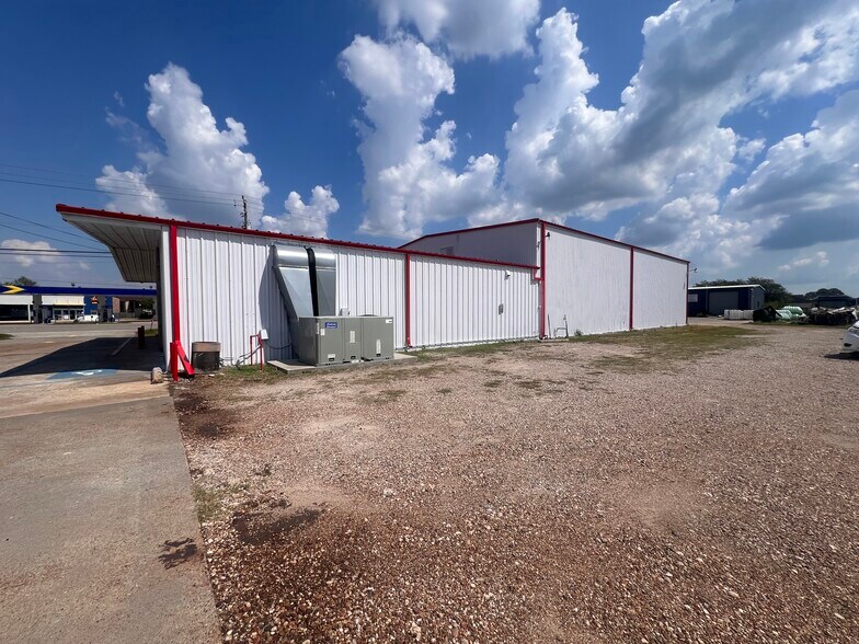 More Photos Of 13207 Highway 6, Santa Fe Auto Repair For Lease