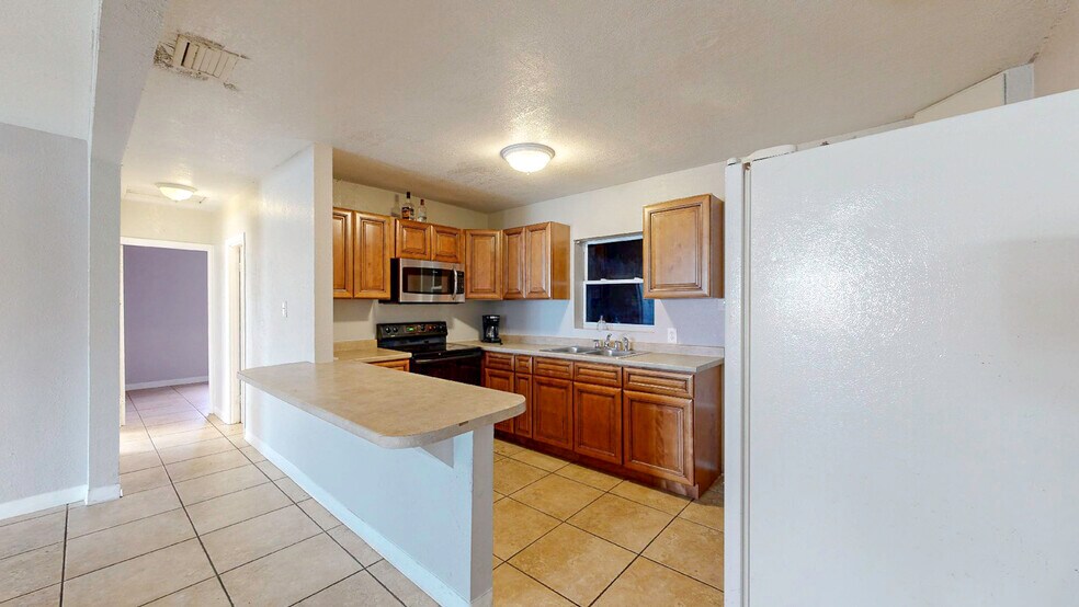 More Photos Of 1918 Aurora Rd, Melbourne Auto Dealership For Lease