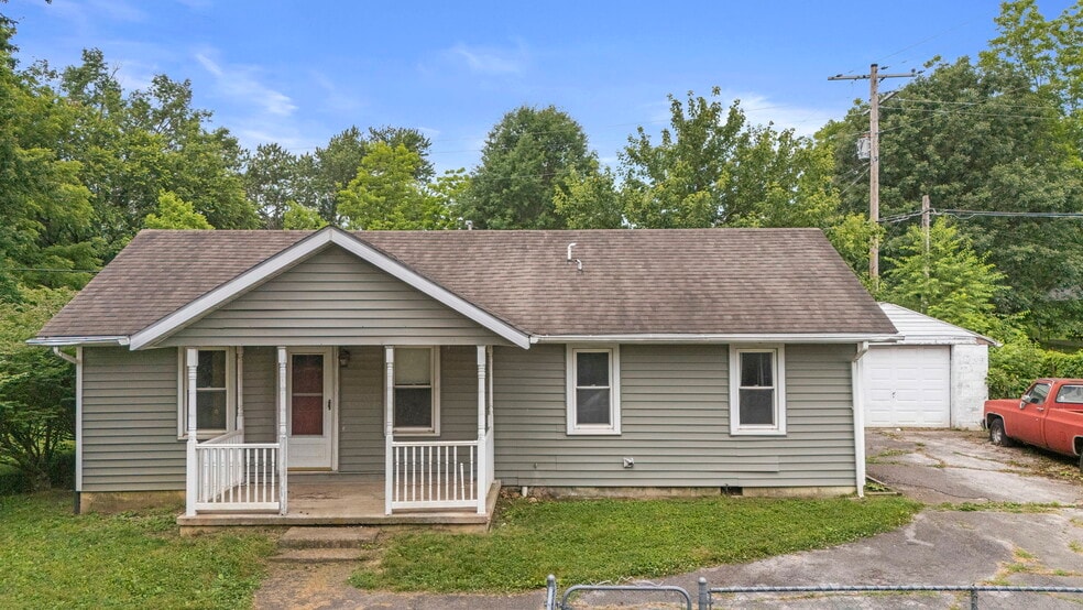 More Photos Of 305 S Ferguson St, Henryville General Retail For Sale