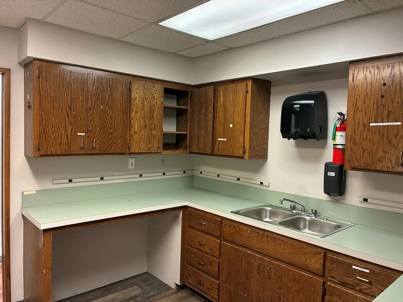 More Photos Of 937 SW 89th St, Oklahoma City Medical For Sale